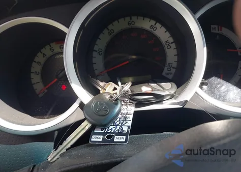 2015 Toyota Tacoma Base V6 z USA, uszkodzony, nr VIN 3TMLU4EN5FM169482